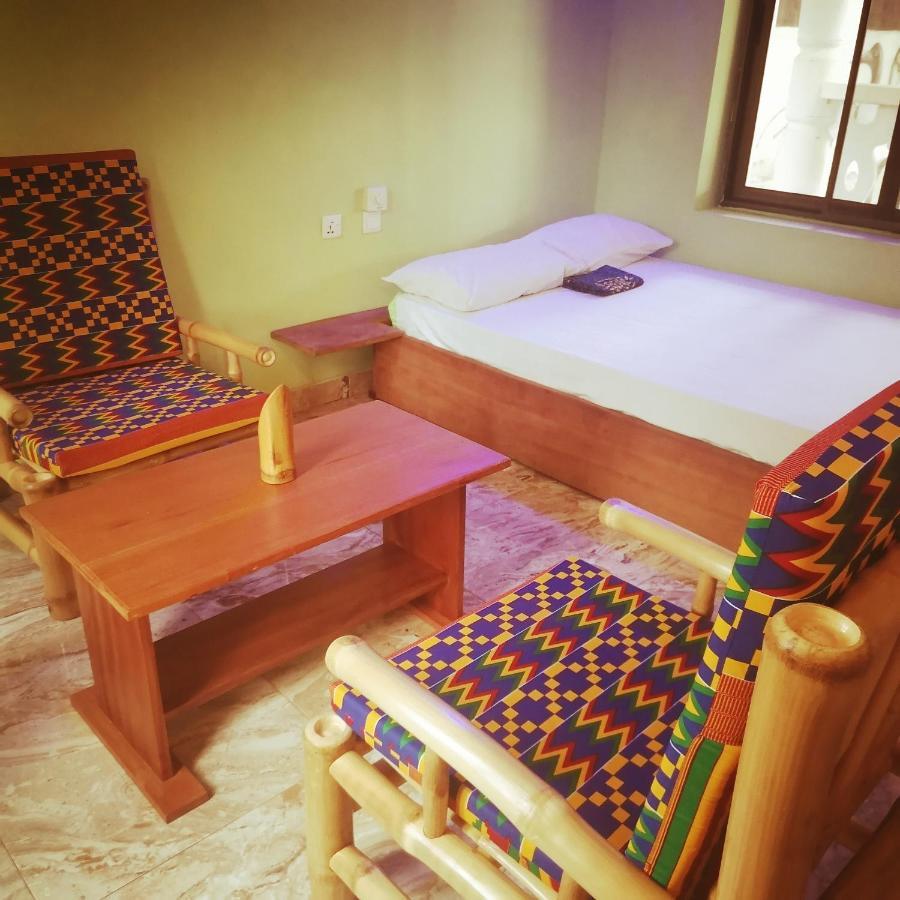 Scorpion Hill Lodge Busua Rum bild