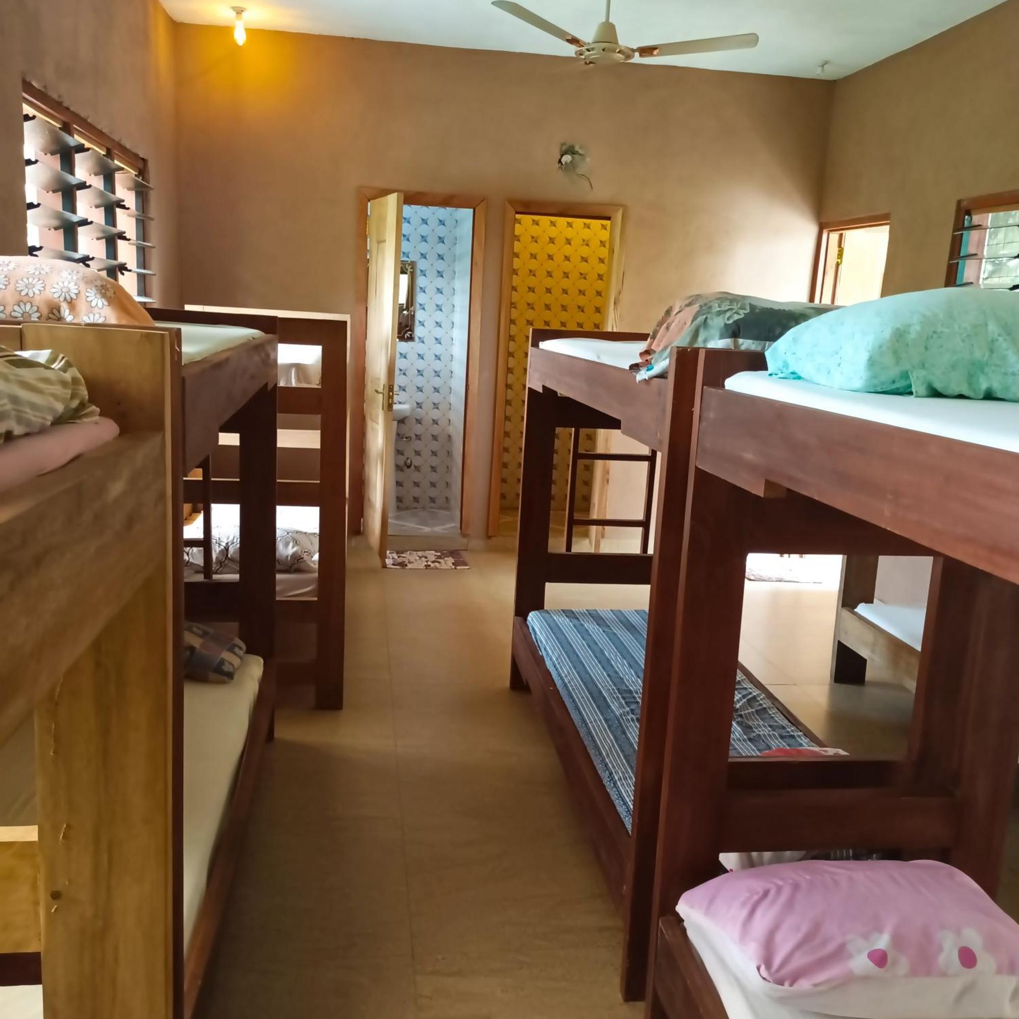 Scorpion Hill Lodge Busua Rum bild