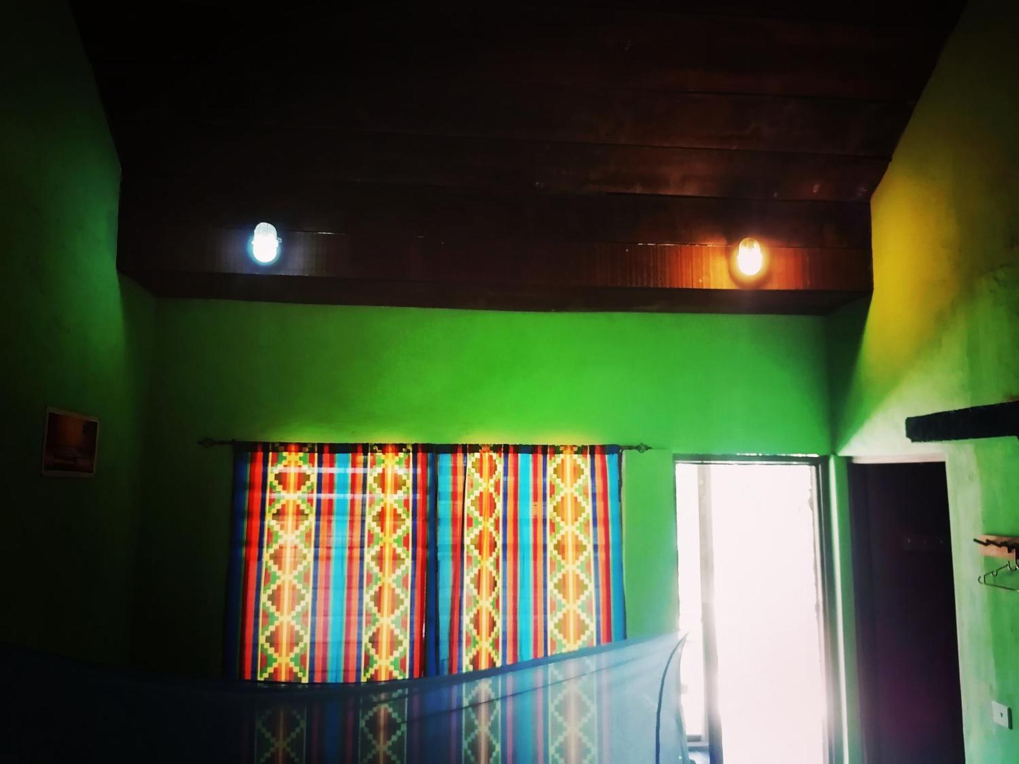 Scorpion Hill Lodge Busua Rum bild