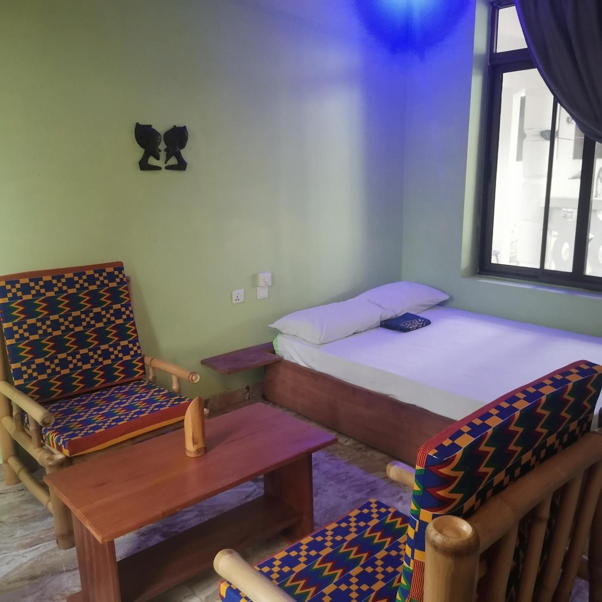 Scorpion Hill Lodge Busua Rum bild